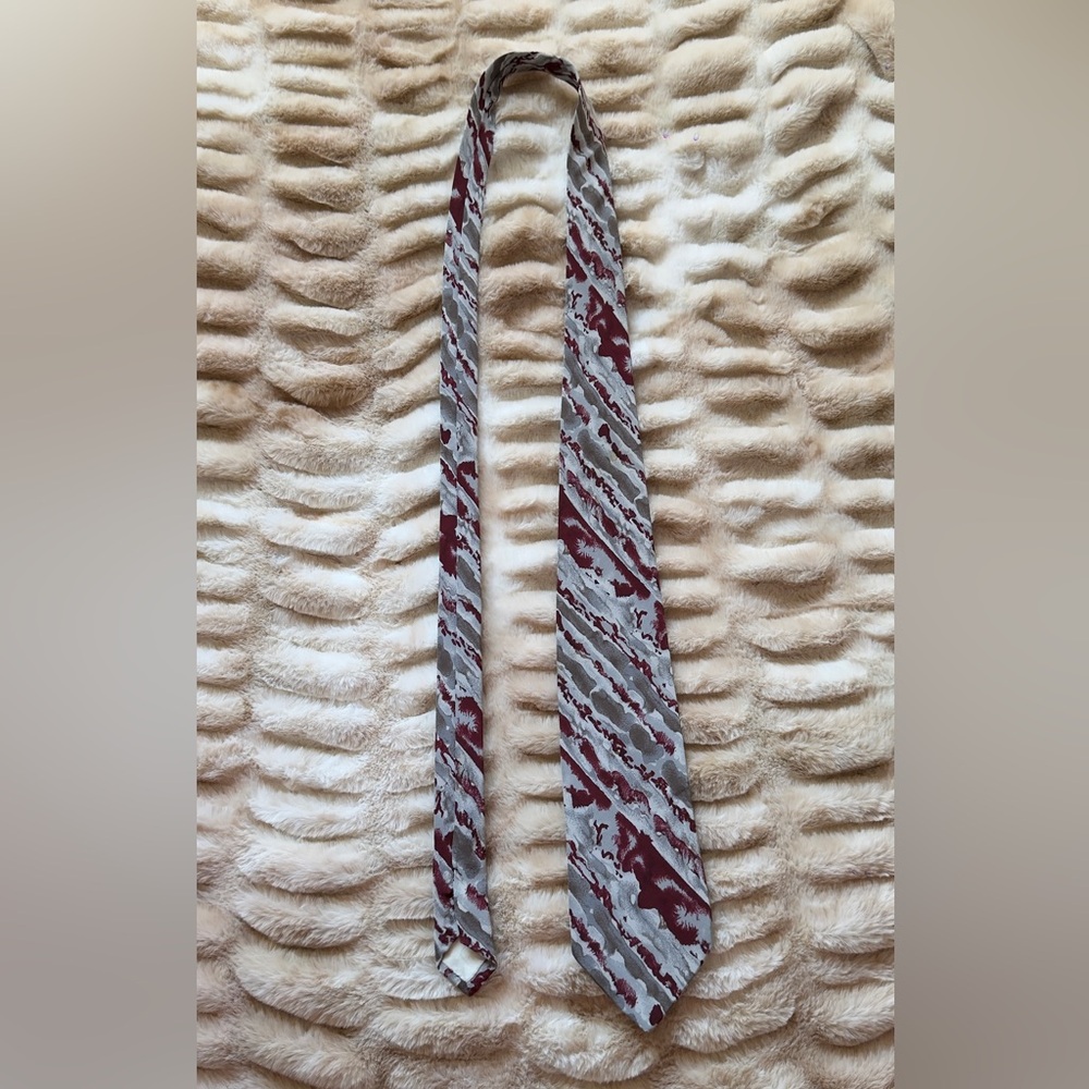 Stylish Gray and Red Men's Tie